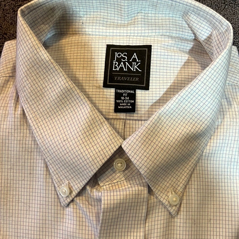 Jos A. Bank traveler men’s dress shirt 100% Cotton